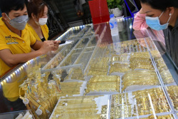 Giá vàng hôm nay 10-2: Tiếp tục tăng mạnh