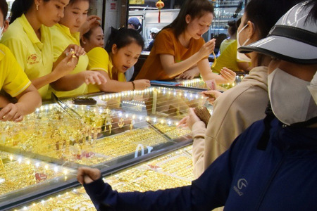 Giá vàng hôm nay 11-2: Đảo chiều sụt giảm mạnh