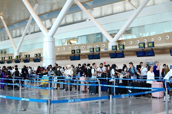 Siết trách nhiệm hãng bay để hạn chế chậm, trễ chuyến