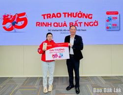 Viettel Đắk Lắk trao thưởng chương trình “Lướt 5G rinh quà bất ngờ”