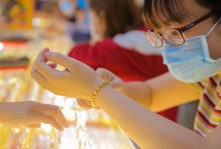 Khách giao dịch vàng từ 5 triệu đồng trở lên phải chuyển khoản