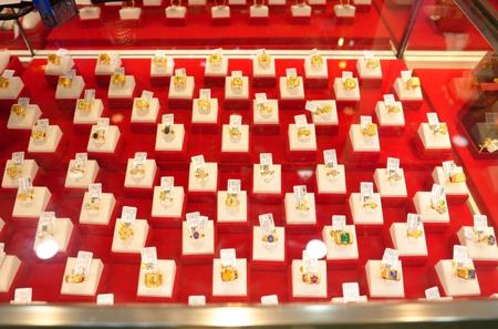 Tối mùng 1 Tết, giá vàng giảm rất mạnh