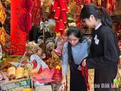 Sôi động thị trường trang trí Tết
