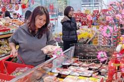 Thực phẩm hạ giá sớm sau Tết