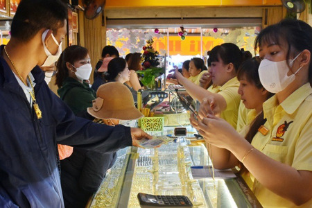 Giá vàng hôm nay 25-2: Vàng thế giới giảm mạnh