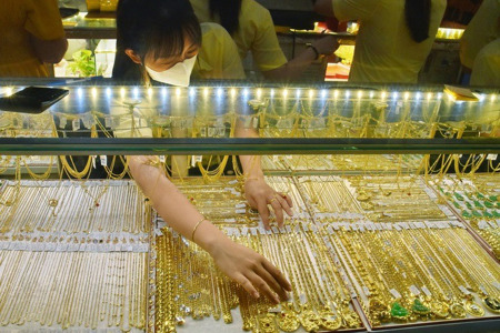 Giá vàng hôm nay 28-2: Bật tăng trở lại