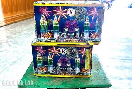 Công an xã Đắk Liêng phát hiện và thu giữ 3,5 kg pháo hoa nổ trái phép