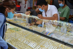 Giá vàng hôm nay 4-2: Bật tăng mạnh trở lại