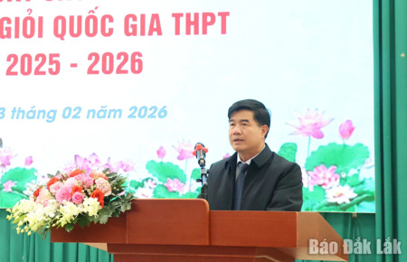 Khen thưởng đột xuất học sinh đạt thành tích xuất sắc trong Kỳ thi chọn học sinh giỏi quốc gia THPT năm học 2025-2026