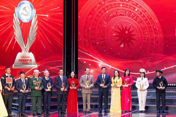 Đắk Lắk có 2 bí thư chi bộ được tuyên dương trong toàn Đảng