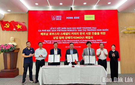   Quà rừng, quà biển vươn xa