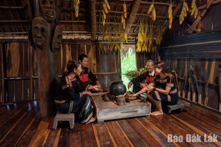 Còn vương hương bếp nhà dài