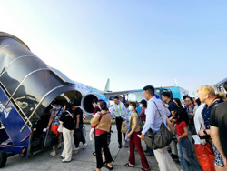 Nhộn nhịp về quê đón Tết