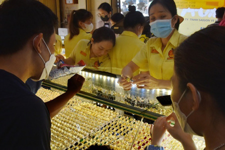 Giá vàng hôm nay, 10-3: Đảo chiều sụt giảm mạnh