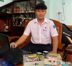 Học sinh THPT sáng tạo thiết bị giám sát, cảnh báo tai nạn trên cao tốc