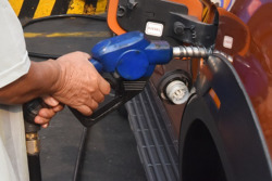 Giá xăng RON 95 vượt 29.000 đồng/lít dù đã chi mạnh Quỹ Bình ổn xăng dầu