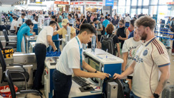 Giá vé máy bay trước áp lực nhiên liệu: Không dồn hết gánh nặng lên hành khách