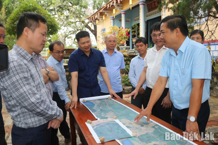 Bí thư Tỉnh ủy kiểm tra thực địa Dự án đường sắt tốc độ cao trên trục Bắc - Nam