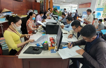 Lương cơ sở dự kiến tăng 8% từ 1-7, những khoản nào sẽ được điều chỉnh theo?