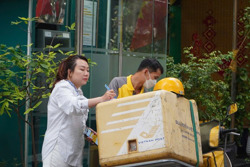 Mua hàng online không còn rẻ