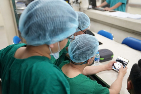 Lương bác sĩ mới ra trường khoảng 6,25 triệu đồng/tháng