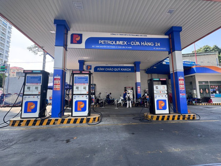 Vì sao các nước xả kho, giá dầu thế giới vẫn tăng cao?