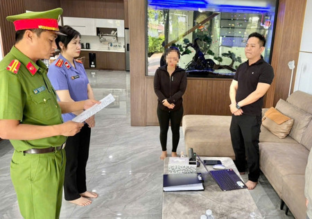 Khởi tố một giám đốc doanh nghiệp vì sản xuất hàng giả