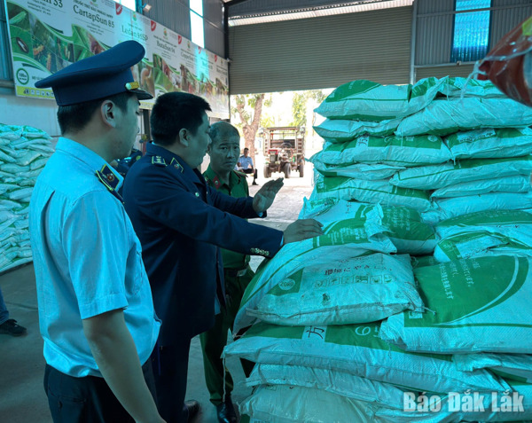 Tiếp tục điều tra, xử lý vi phạm về sản xuất phân bón giả