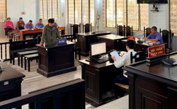 Cầm cố điện thoại rồi xúi giục một thiếu niên đi cướp lại