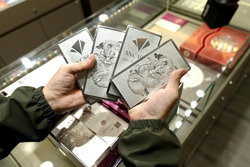 Giá bạc hôm nay 19-3: Thủng mốc 3 triệu đồng/lượng