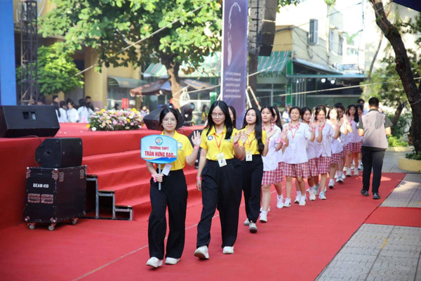 Phổ cập THPT: Không chỉ để “hạ nhiệt” thi vào lớp 10