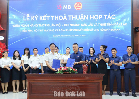 Thuế tỉnh Đắk Lắk và MB Đắk Lắk phối hợp hỗ trợ hộ kinh doanh chuyển đổi số