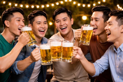 Lý giải việc "nhiều người uống bia vô tư nhưng chịu thua 2 lít nước lọc"