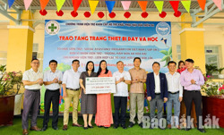 Trao viện trợ khắc phục hậu quả thiên tai cho các trường mầm non