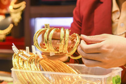 Chuyện gì đang xảy ra với vàng?