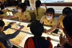 Giá vàng hôm nay, 24-3: Bật tăng trở lại