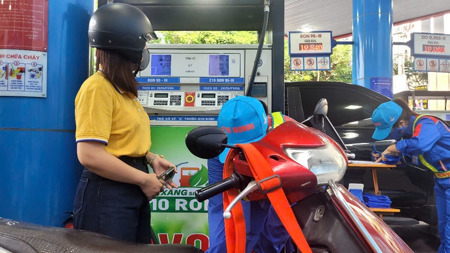 Giá xăng dầu giảm mạnh từ chiều nay 25-3