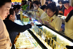 Giá vàng hôm nay, 26-3: Biến động rất mạnh