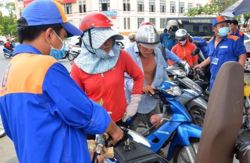 Giá xăng tiếp tục giảm rất mạnh, xăng RON95-III giảm tới 5.625 đồng/lít