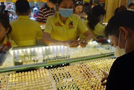 Giá vàng hôm nay, 27-3: Đột ngột giảm sâu