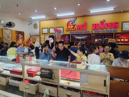 Giá vàng hôm nay 29-3: Đồng loạt dự báo tăng