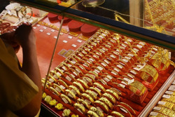 Giá vàng hôm nay, 3-3: Sụt giảm sâu