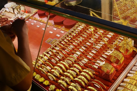 Giá vàng hôm nay, 3-3: Sụt giảm sâu