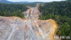 Xuyên rừng, thông núi thi công đường bộ cao tốc Khánh Hòa - Buôn Ma Thuột