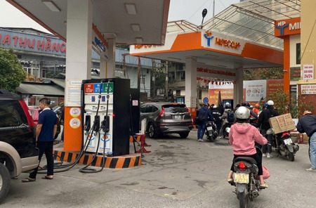 Giá xăng dầu tăng rất mạnh, có mặt hàng tăng tới hơn 7.100 đồng/lít