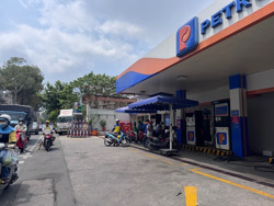 Áp lực tăng giá xăng dầu