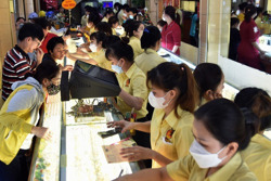 Giá vàng hôm nay, 5-3: Tiếp tục sụt giảm