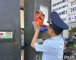 Đắk Lắk: Phát hiện cửa hàng xăng dầu tự ý tăng giá