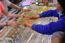 Giá vàng hôm nay, 10-4: Bật tăng trở lại sau phiên lao dốc