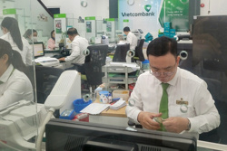 Ngân hàng đồng loạt hạ lãi suất